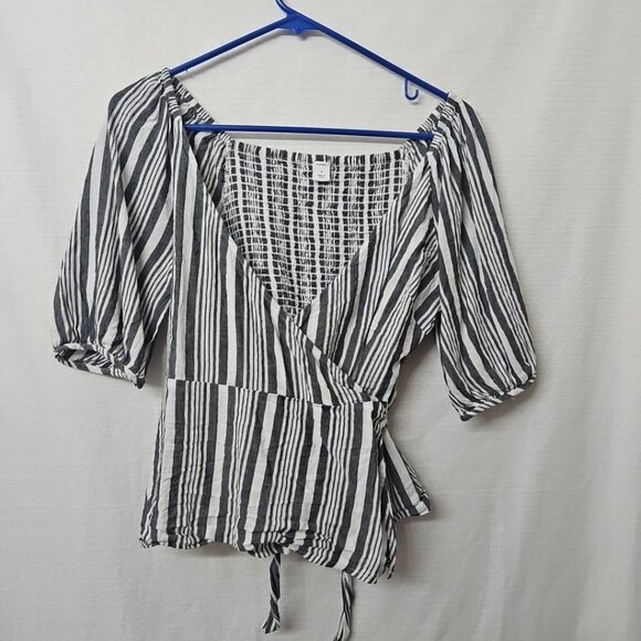Womens Sz Small Old Navy Stripe Wrap Blouse Gray White V Neck Yk2 Peasant Beachy - Picture 1 of 10
